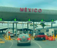 border cross from hidalgo to mcallen