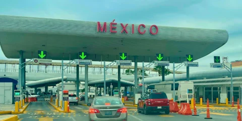 border cross from hidalgo to mcallen