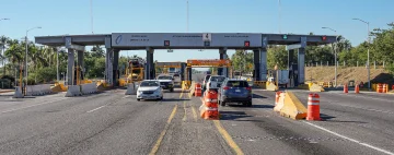 A view of a Mexican toll road, with a toll booth